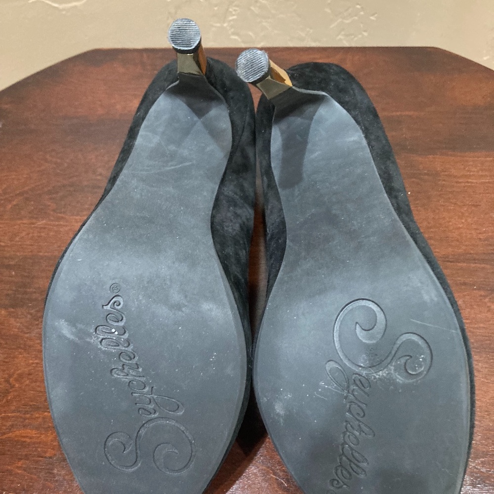 Seychelles 4" Black Suede Pumps with Gold Heels, Size 7.5 - Picture 9 of 12